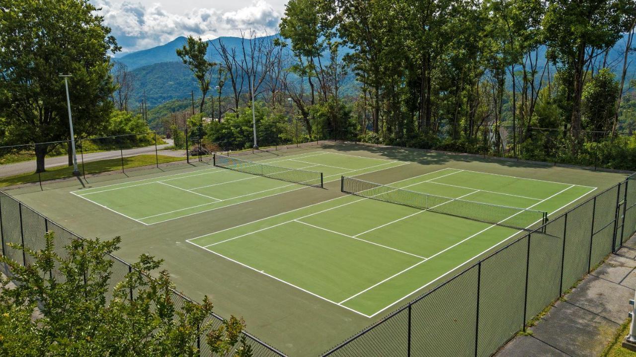 Majestic View Lodge, Amazing Views, Hot Tub, 1089 Free Tickets Each Paid Day, Dollywood And More Gatlinburg Exteriér fotografie